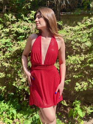 Likralı Payet Kumaş Boyundan Bağlamalı Kloş Tasarım Elbise Kırmızı