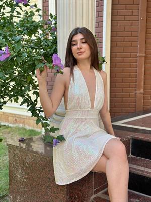 Likralı Payet Kumaş Boyundan Bağlamalı Kloş Tasarım Elbise Beyaz