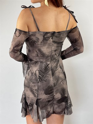 Likralı Tül Kumaş Omuzlar Bağlama Detaylı Tasarım Desenli Elbise