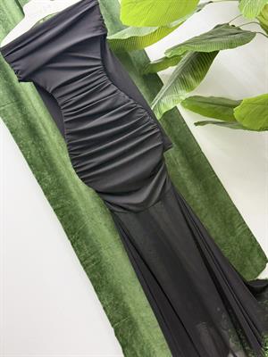 Likralı Tül Şifon Madonna Yaka Uzun Tasarım Elbise Siyah