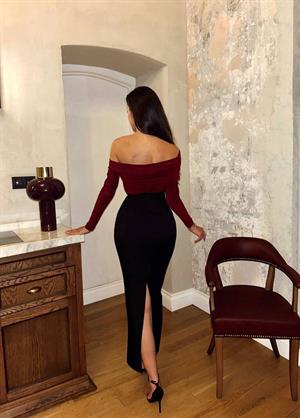 Madonna Yaka Garnili Tasarım Kalem Elbisemiz Bordo