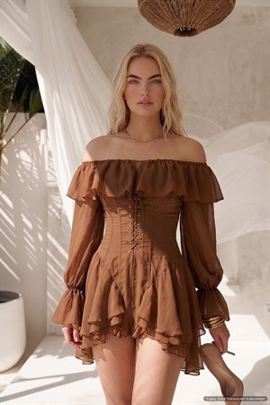 Madonna Yaka Kuşgözü Detay Şortlu Tasarım Şifon Tulum Taba