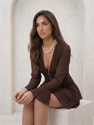 Metal Düğme Detaylı Flog Baskılı Kat Etekli Elbise Kahverengi