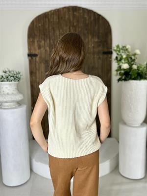 Metal Düğmeli Cep Detay Bej Triko Yelek