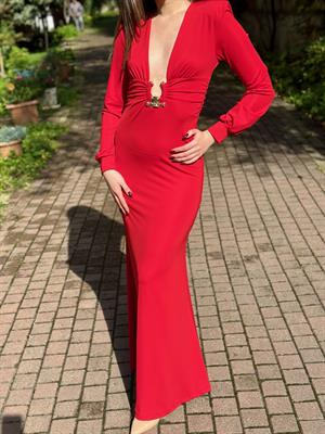 Micro Kumaş Çelik Aksesuarlı Derin V Yaka Maksi Boy Elbise Kırmızı