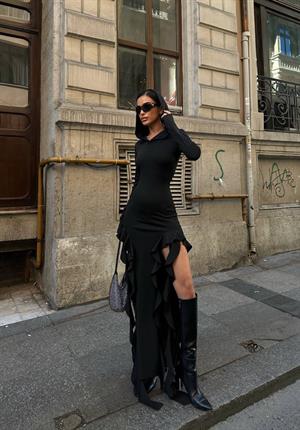 Micro Kumaş Fırfır Detay Maksi Boy Kapüşonlu Elbisemiz