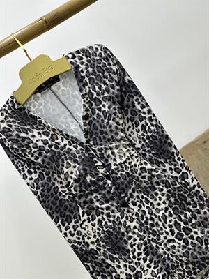 Micro Kumaş Gri Leopar Desenli Düğmeli Şort Tulum