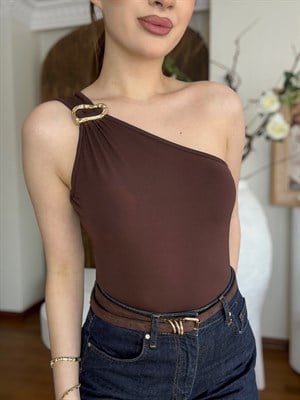 Modal Kumaş Metal Aksesuarlı Tek Omuz Bodysuit  Kahverengi