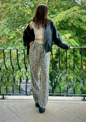 Parlak Saten Kumaş Beli Lastikli Rahat Pantolon