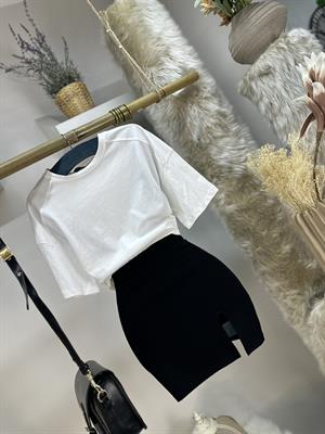 Penye Kumaş Yuvarlak Yaka Rahat Kalıp Basic Tshirt 