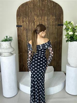 Puantiye Desen Likralı Tül Kumaş Madonna Yaka Tasarım Uzun Elbise