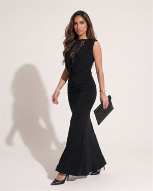 Sandy Kumaş Dantel Detaylı Drapeli Degaje Yaka Uzun Elbise  Siyah