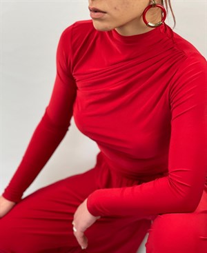 Sandy Kumaş Dik Yaka Drapeli Bluz