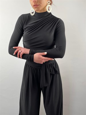 Sandy Kumaş Dik Yaka Drapeli Bluz