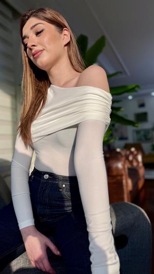 Sandy Kumaş Düşük Omuz Bluz Beyaz