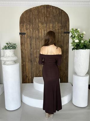 Sandy Kumaş Gold Aksesuar Detaylı Madonna Yaka Midi Boy Elbise Kahverengi