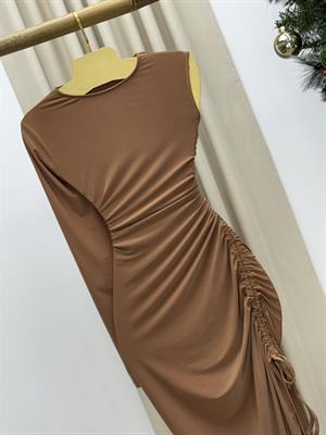 Sandy Kumaş Tek Kol Yan Asansör Büzgülü Elbise