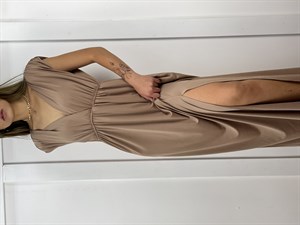 Sandy Kumaş Vatkalı Yırtmaç Detay Maksi Elbise