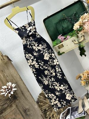 Saten Kumaş Siyah Bej Çiçek Desenli Sırt Gipeli Tasarım Uzun Elbisemiz