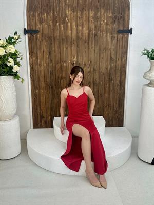 Scuba Kumaş Askılı Yırtmaç Detaylı Elbisemiz Kırmızı