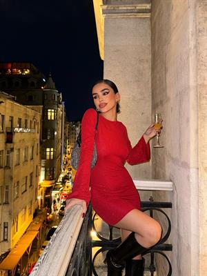 Simli Fcuro Kumaş Sırt Detaylı Tasarım Elbise