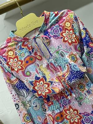 Süprem Kumaş Yaka Bağcıklı Şal Desen Elbise 