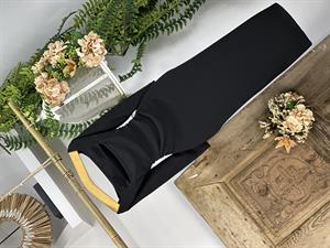 Toparlayıcı Ottoman Kumaş Damla Yaka Uzun Siyah Elbisemiz