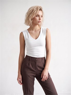 V Yaka Drape Detaylı Bluz Beyaz