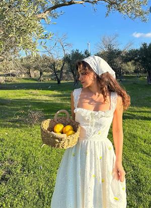 Vual Brode Kumaş Nakışlı Gipe Detay Tasarım Uzun Beyaz Elbise