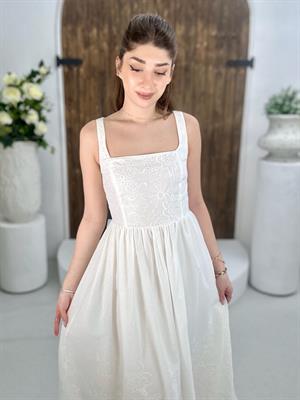 Vual Kumaş Kare Yaka Güpür Detay Midi Boy Beyaz Elbise 