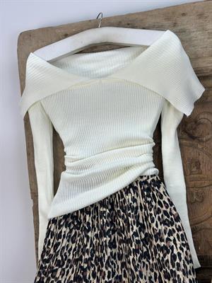 Yaka Detay Triko Kazak