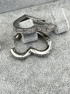 Zirkon Taşlı Tasarım Kalpli Halka Küpe 