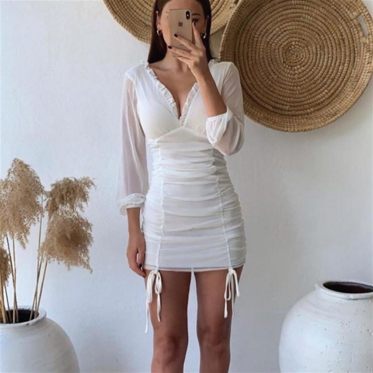  ETEĞİ BÜZGÜLÜ TASARIM ŞİFON ELBİSE
