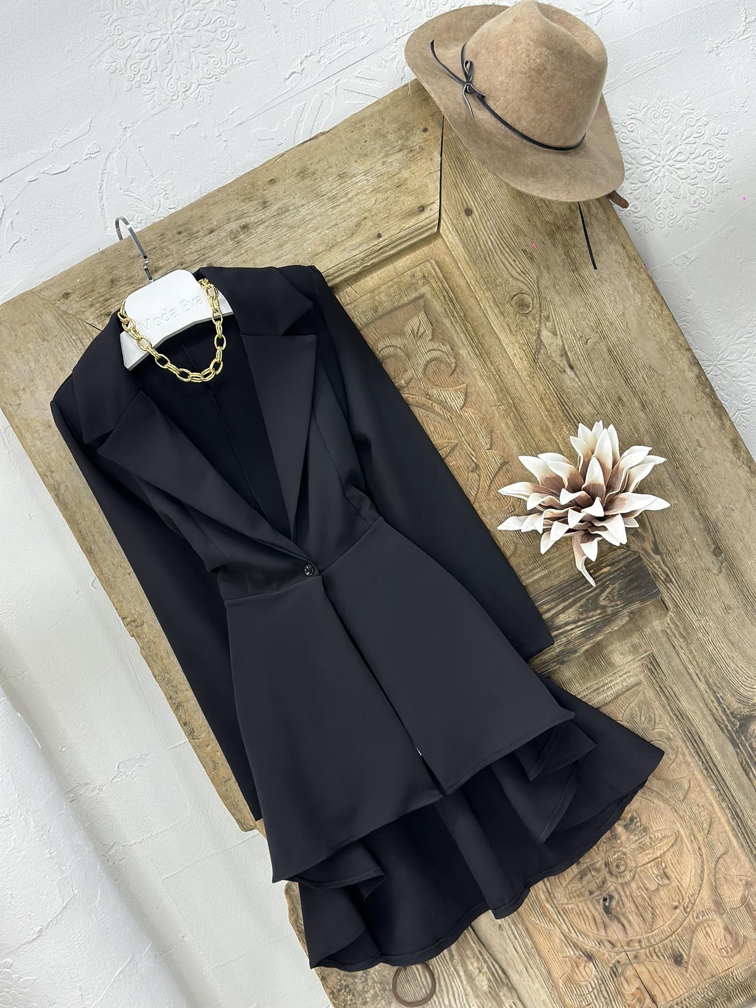 Atlas Kumaş Asimetrik Kesim Tek Düğme Tasarım Ceket