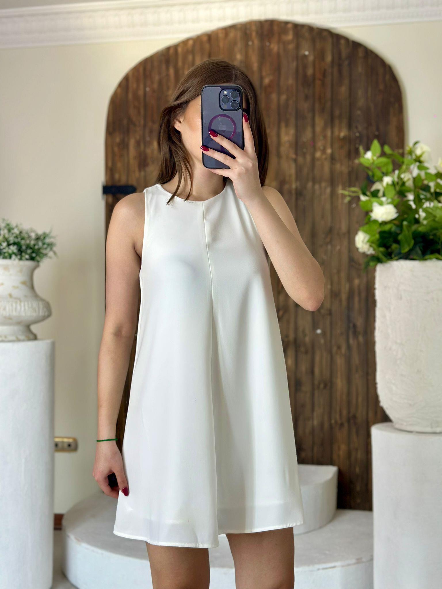 Atlas Kumaş Beyaz Rahat Elbise