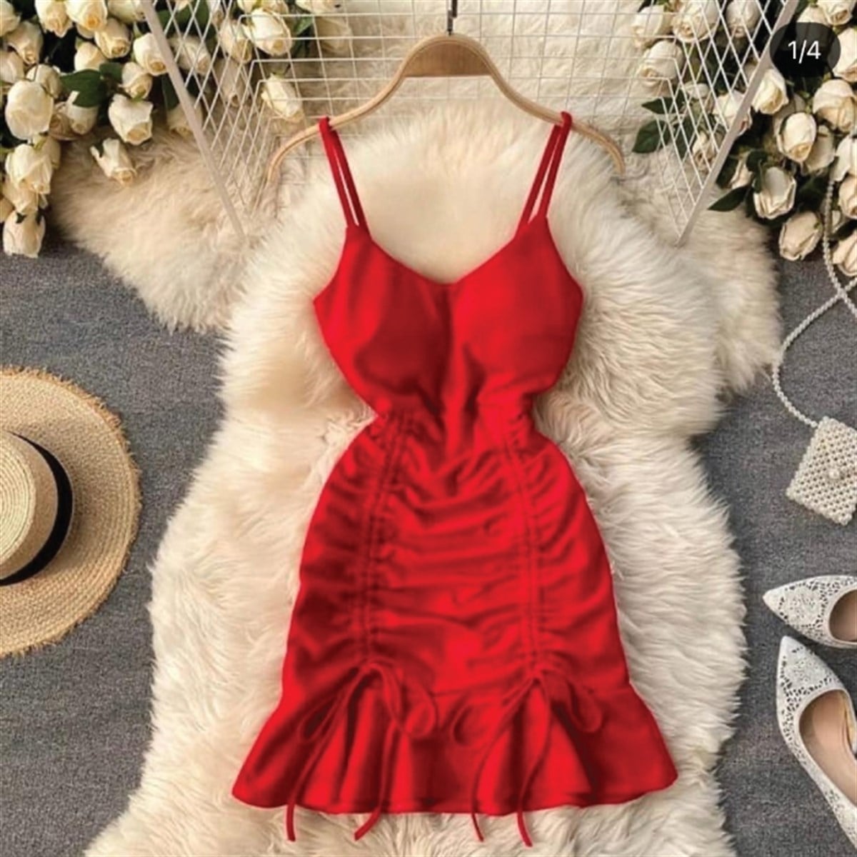 CREP DOKUMA KUMAŞ ASKILI ETEĞİ BÜZGÜLÜ ELBİSE