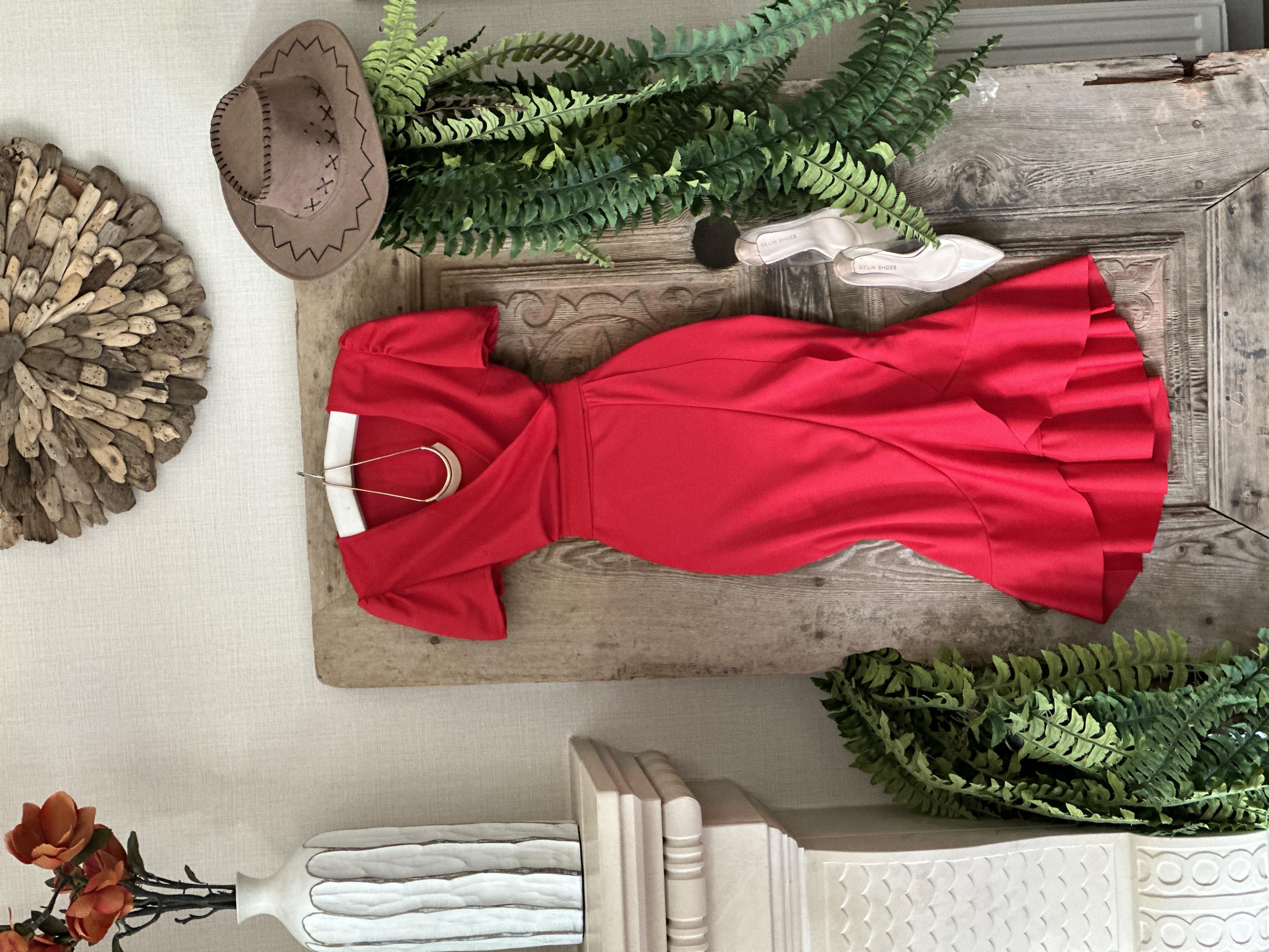 Crep Dokuma Kumaş Kruvaze Yaka Volan Detaylı Midi Boy Elbise