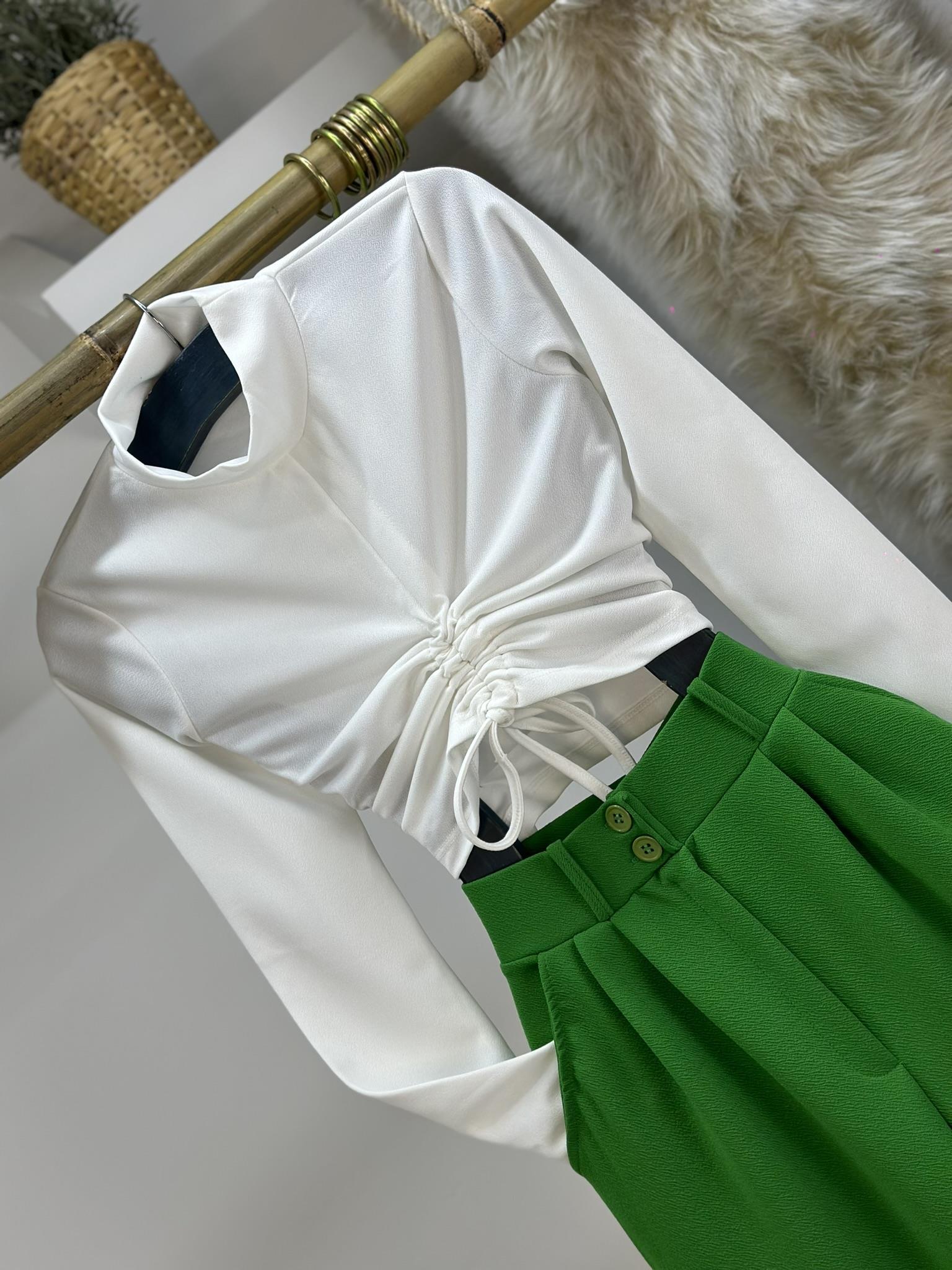 Crep Dokuma Kumaş Önü Kanallı Büzgü Detay Bluz 