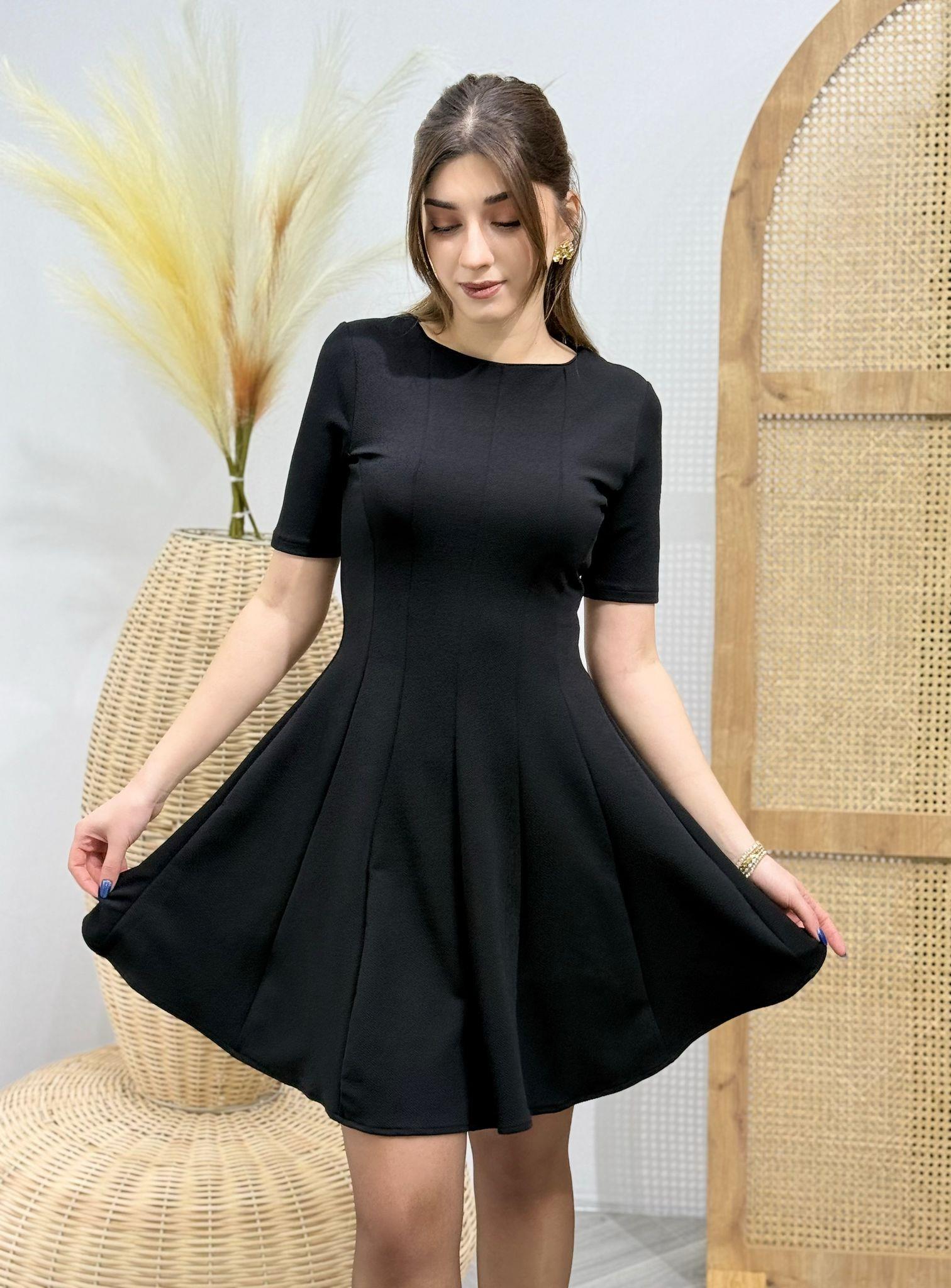 Crep Kumaş Kısa Kol Eteği Kloş Parça Dikişli Elbise Siyah