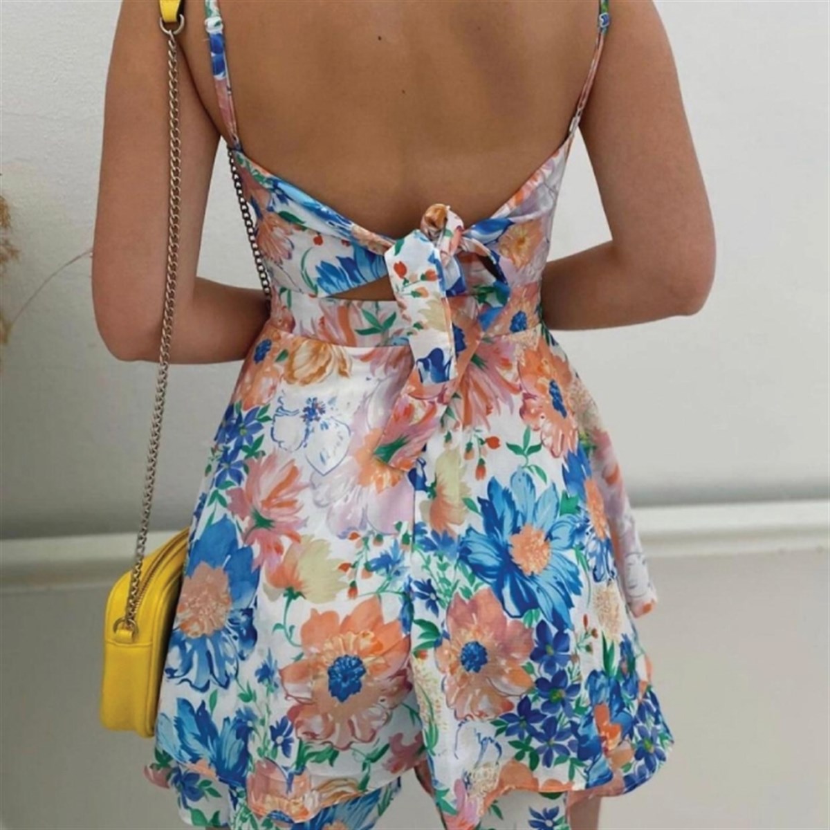 FLORAL DESEN SIRT BAĞ DETAY ŞORT DETAY ELBİSE