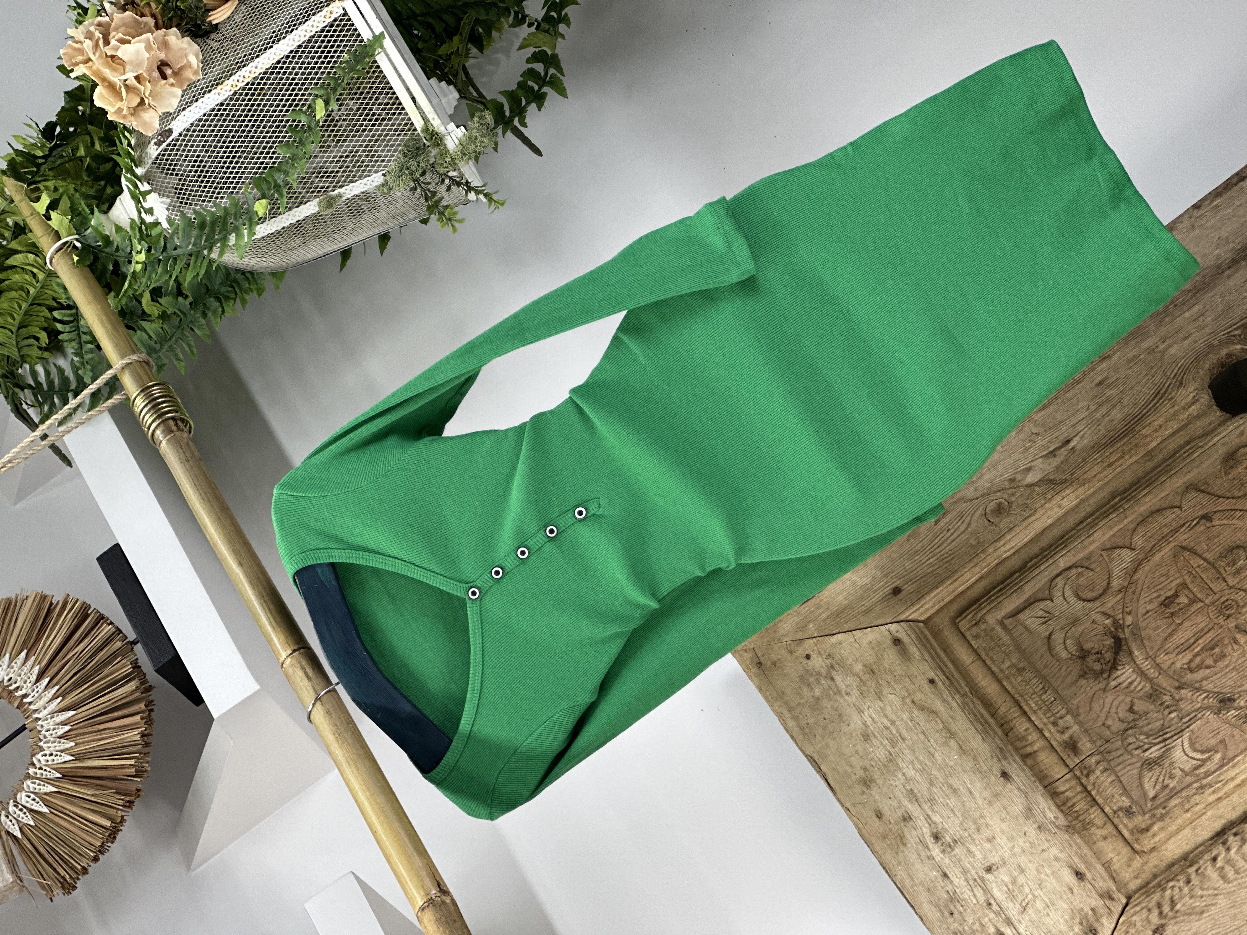 İthal Kaşkorse Kumaş Yuvarlak Yaka Beyaz Düğme Detaylı Yeşil  Elbisemiz