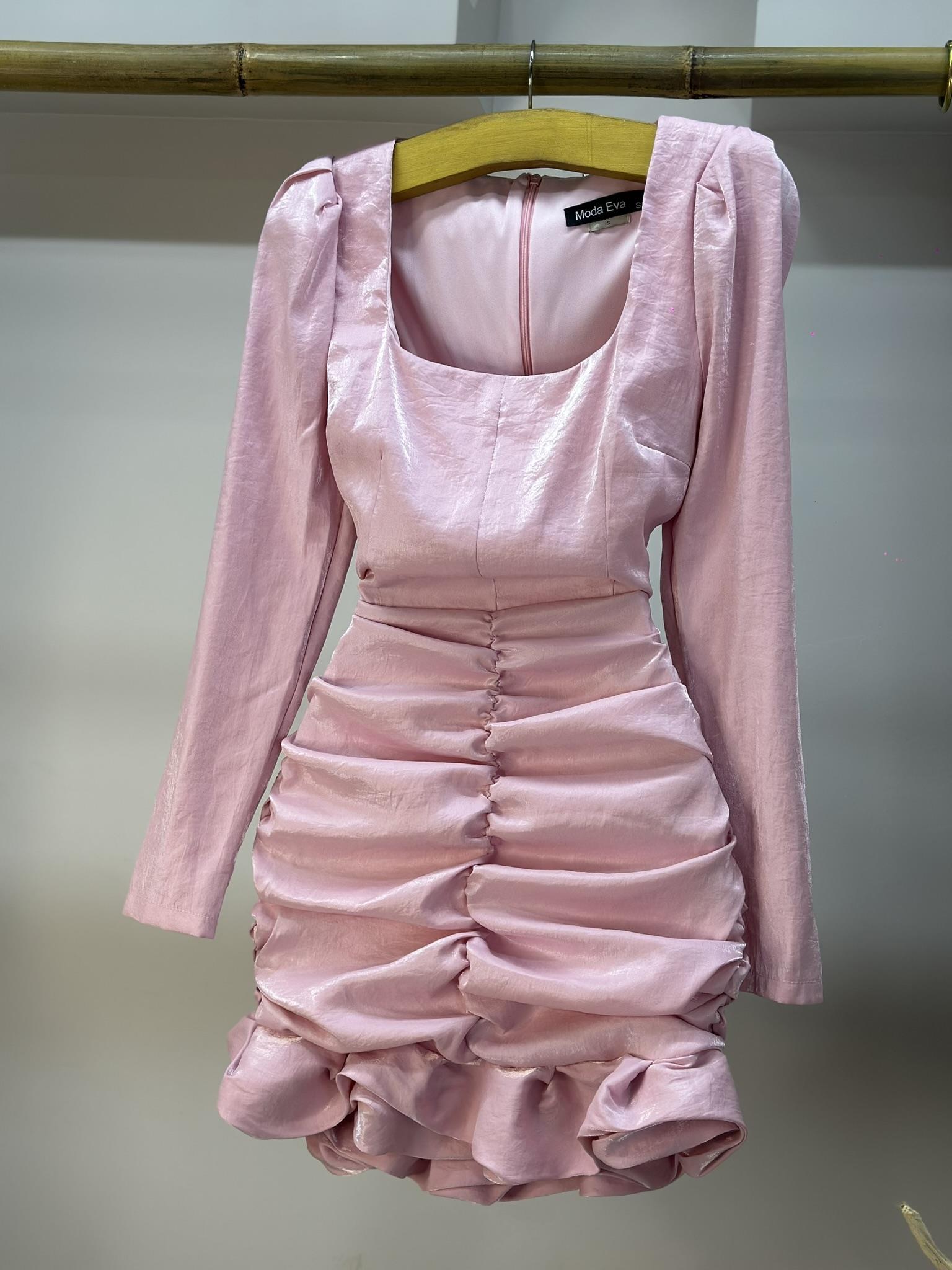 İthal Parlak Tafta Kumaş Kare Yaka Drapeli Tasarım Elbise