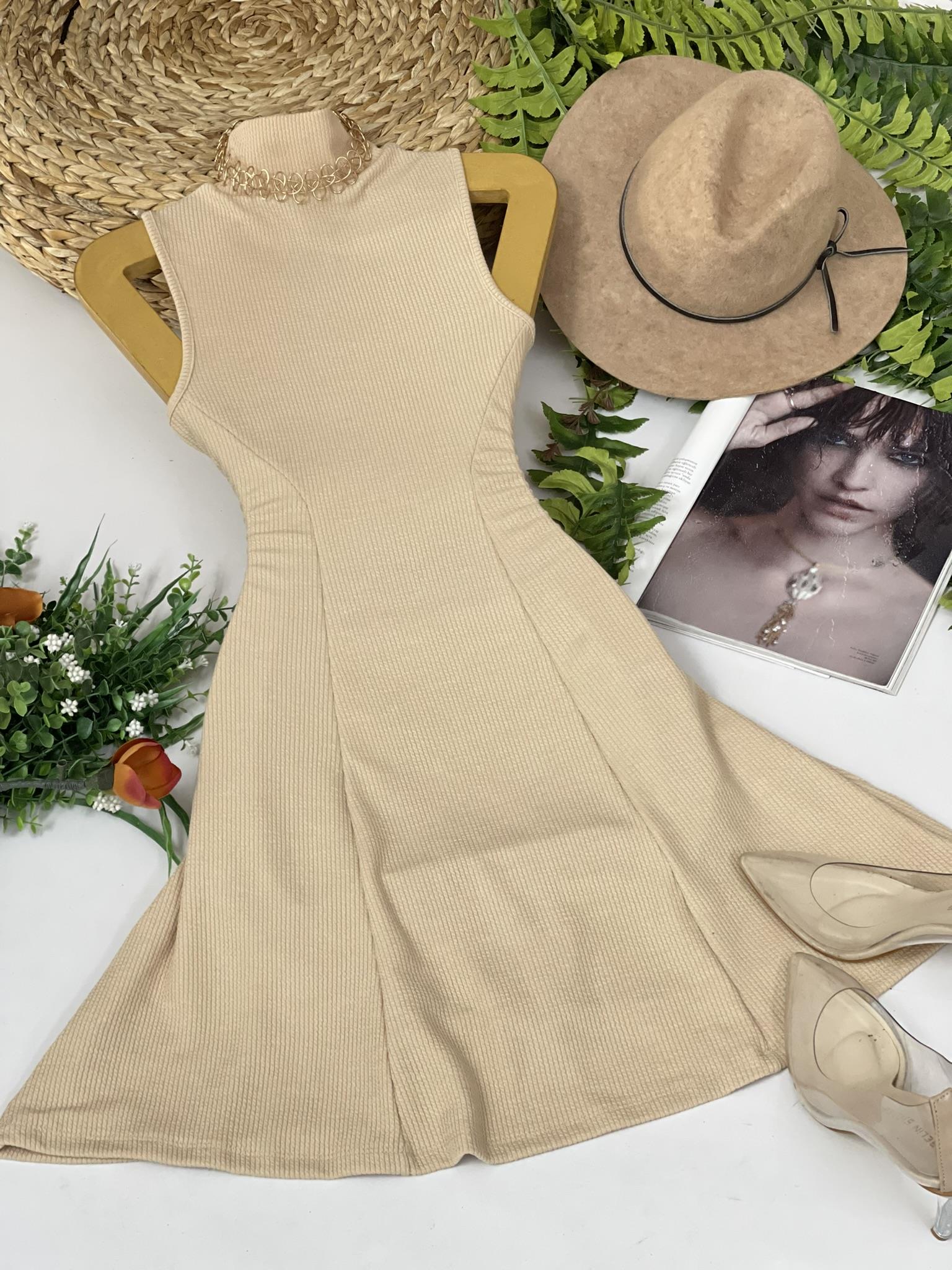 Jakarlı Kumaş Dik Yaka Kloş Elbise Kemer ve Aksesuarlar Hariçtir