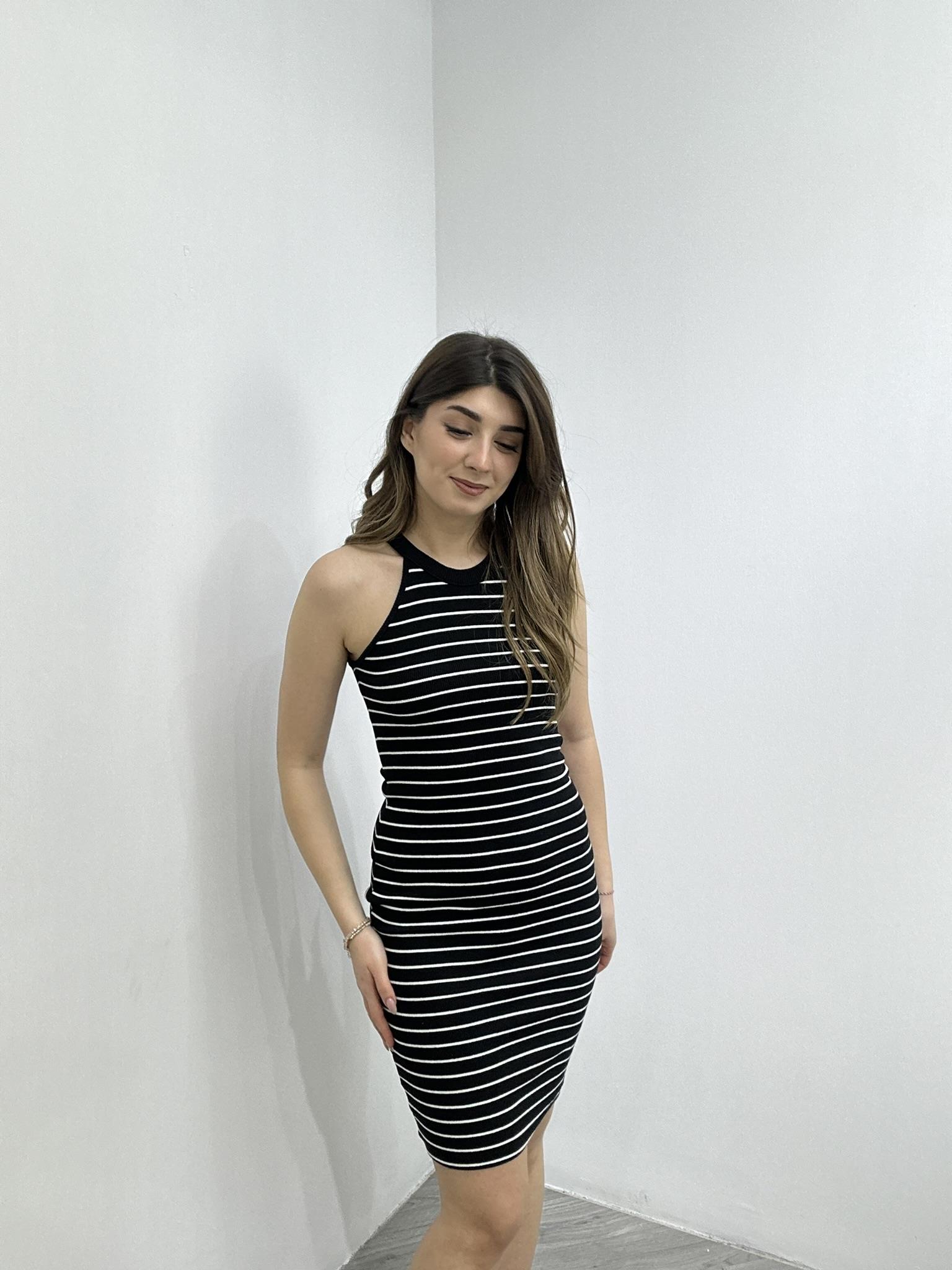 Kaşkorse Kumaş Çizgi Desen Halter Yaka Elbise