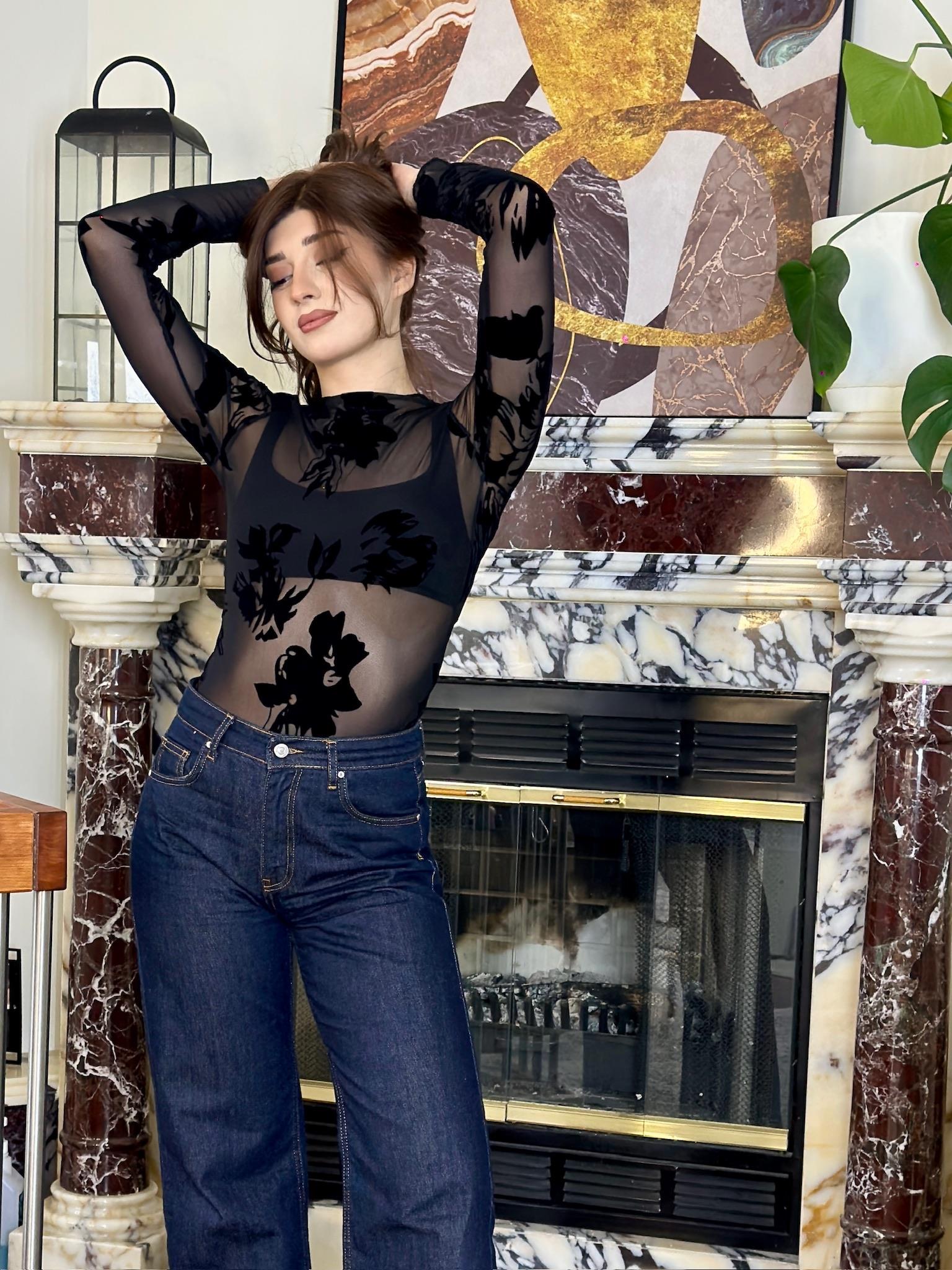 Kayık Yaka Büyük Flog Baskılı Bluz Siyah