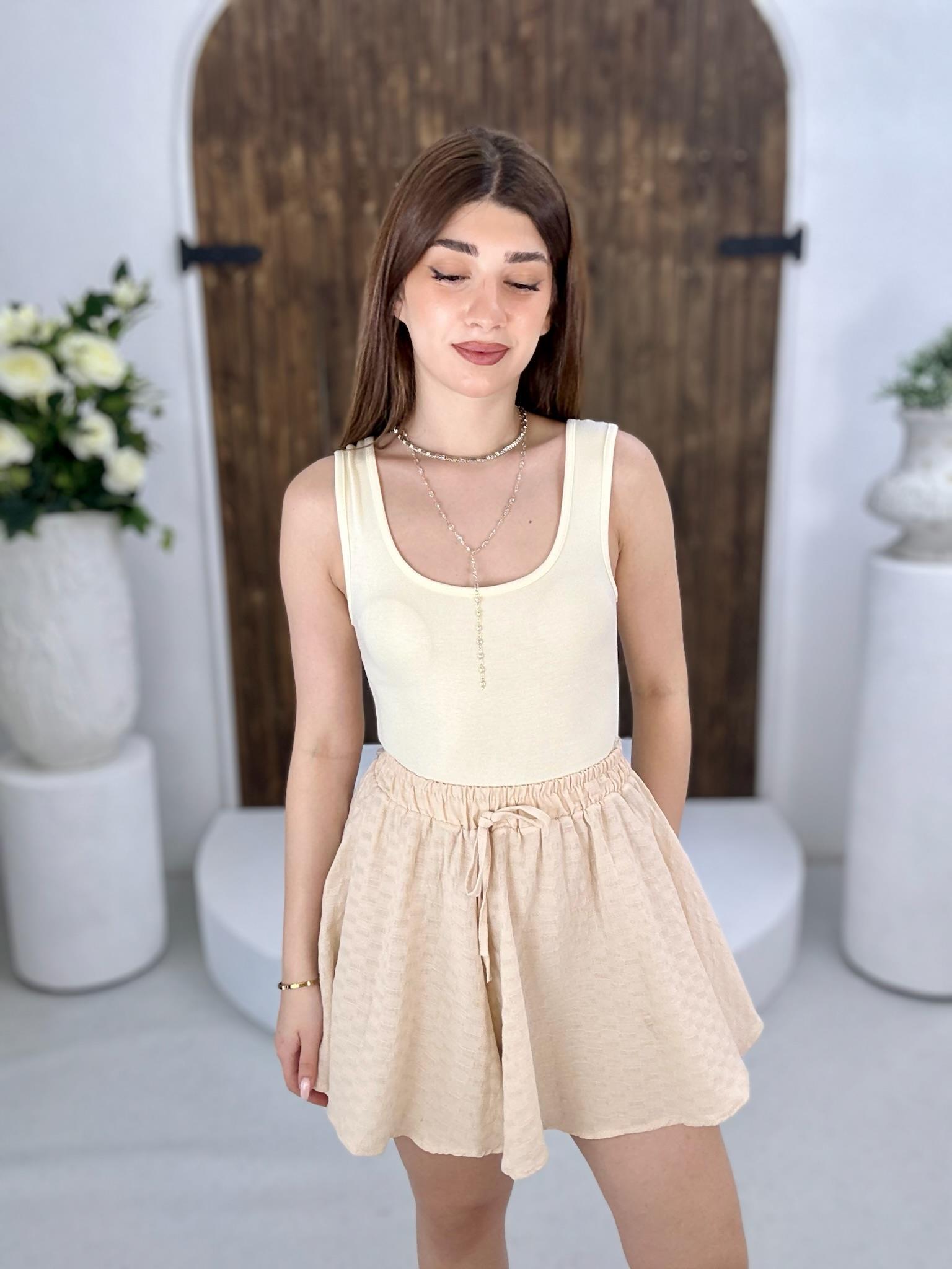 Keten Kumaş Astarlı Beli Lastikli Etek Görünümlü Şort