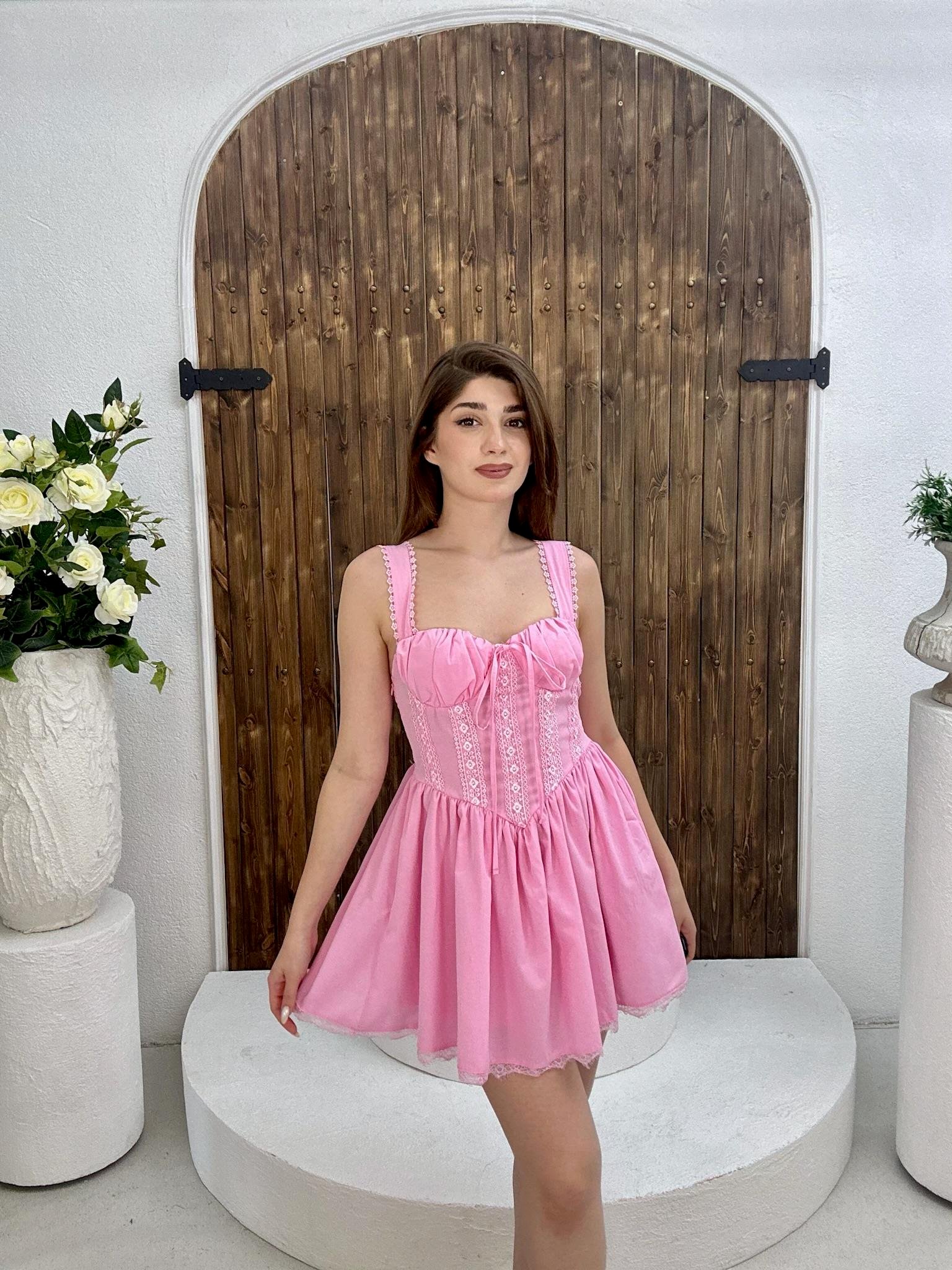 Keten Kumaş Güpür Detay Sırt Kuşagözü Bağlamalı Gipeli Mini Elbise Pembe