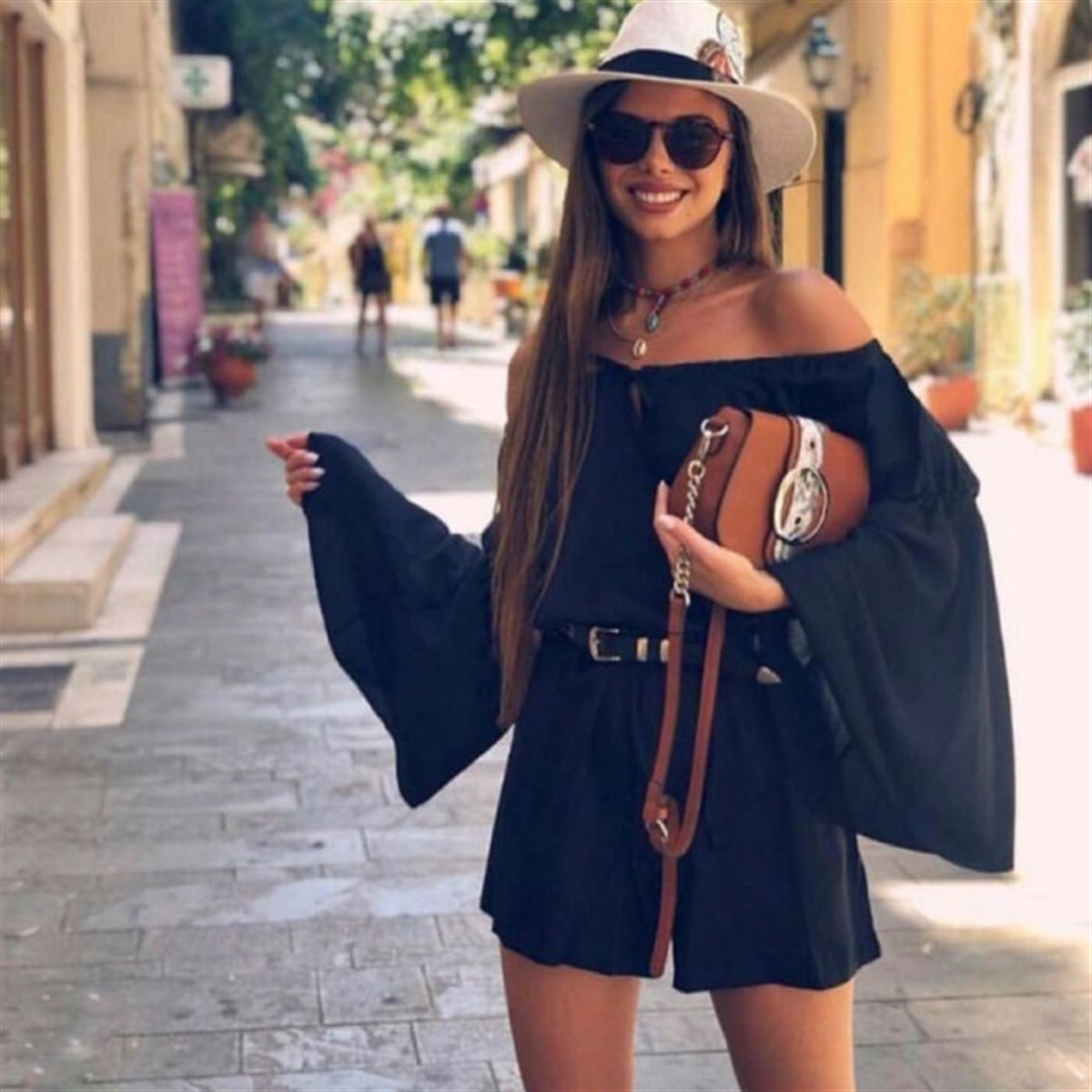 KOL DETAY DOKUMA KUMAŞ KEMERLİ ŞORT TULUM