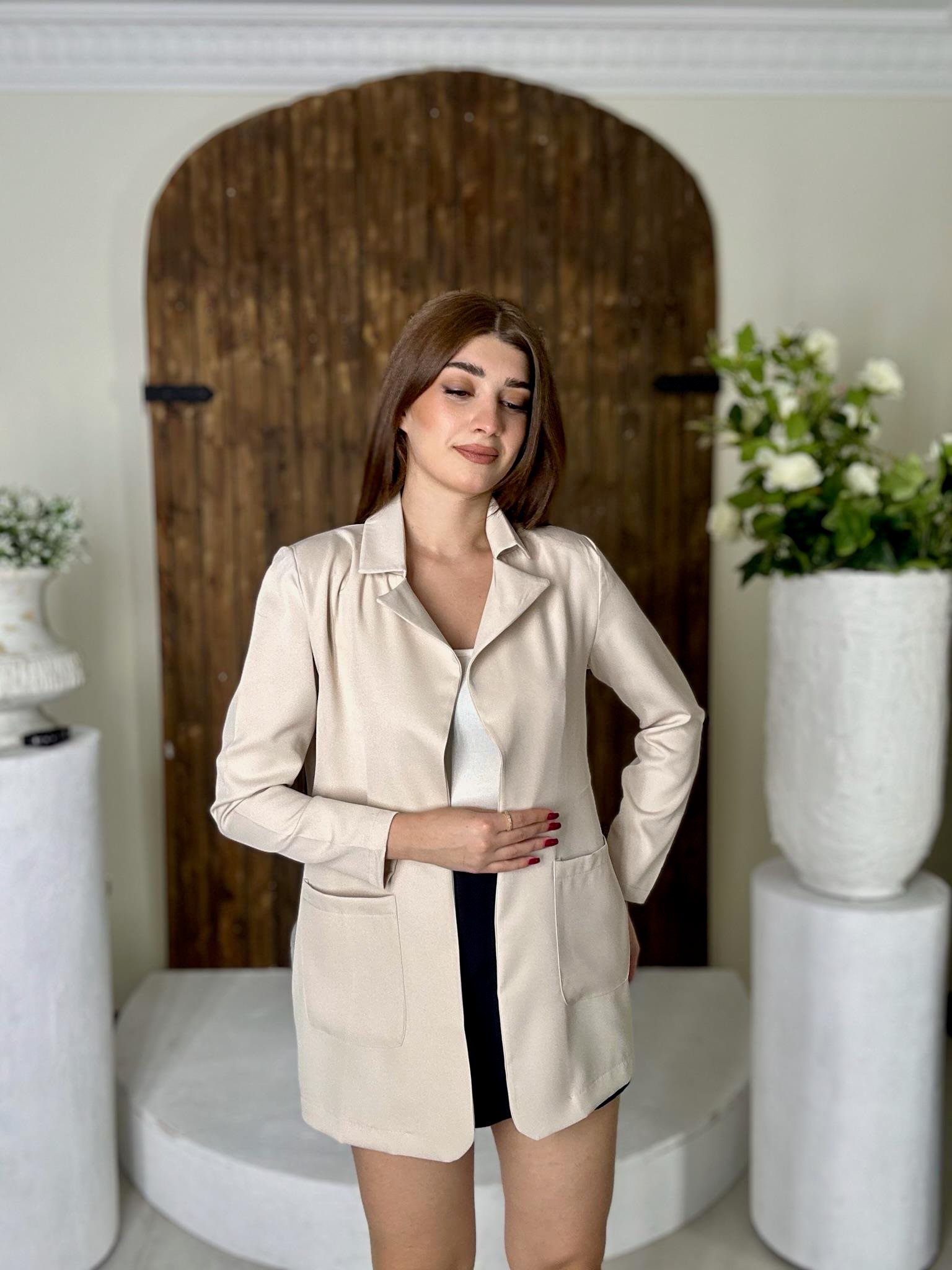 Krem Atlas Kumaş Vatkalı Büyük Cep Detaylı Blazer Ceket 