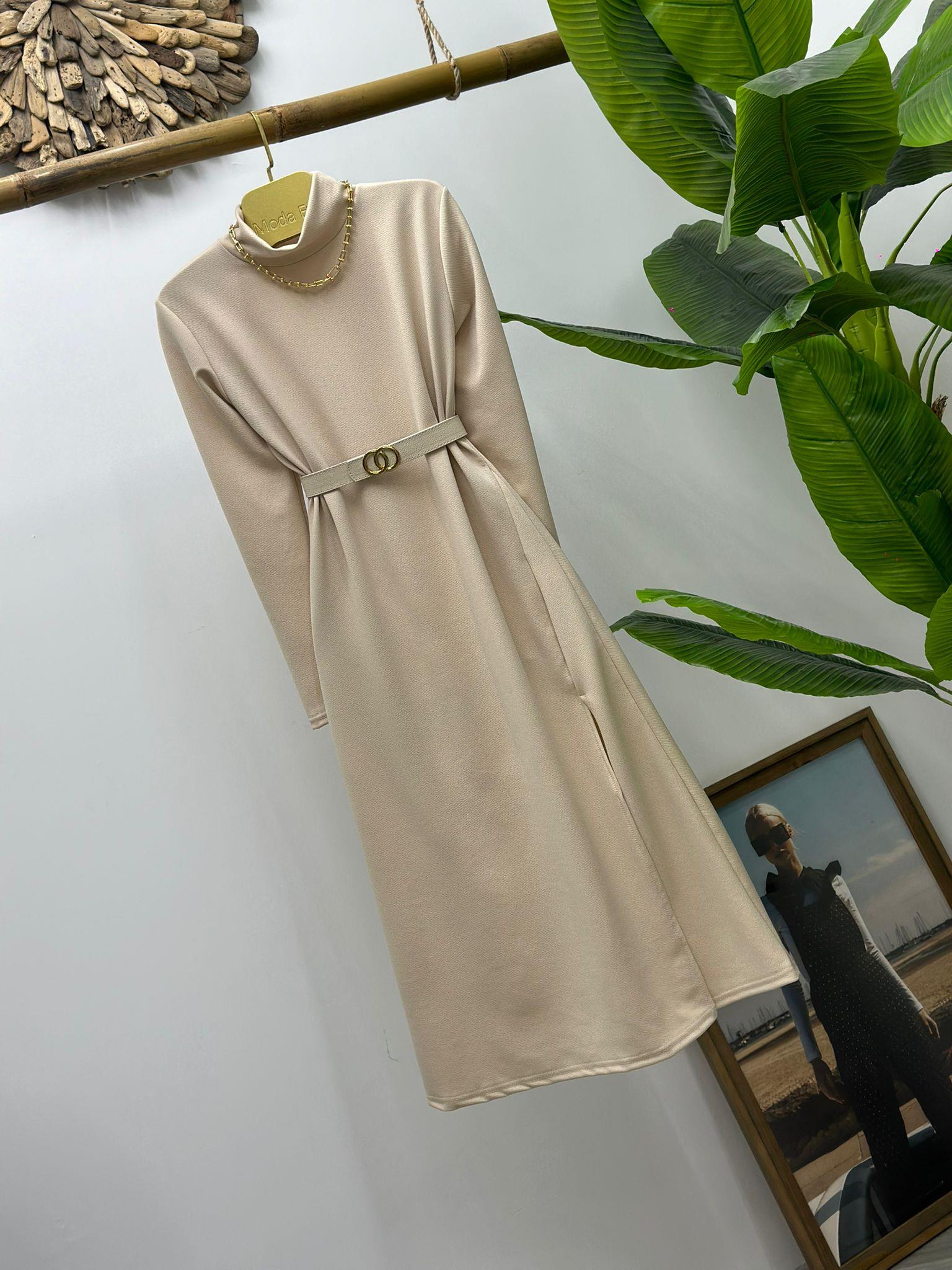 Krem Örme Crep Kumaş Balıkçı Yaka Derin Yırtmaçlı Midi Boy Elbise 